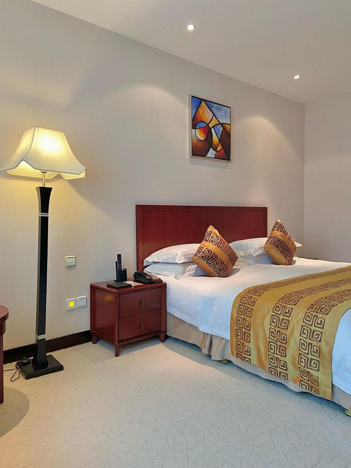 โรงแรม เบจิง พาเลซ โซลักซ์ แอสทานา อัสตานา ภายนอก รูปภาพ A bedroom at the hotel
