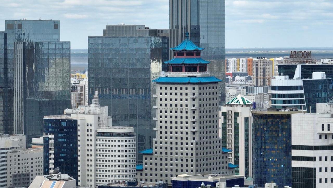 โรงแรม เบจิง พาเลซ โซลักซ์ แอสทานา อัสตานา ภายนอก รูปภาพ The building in 2011