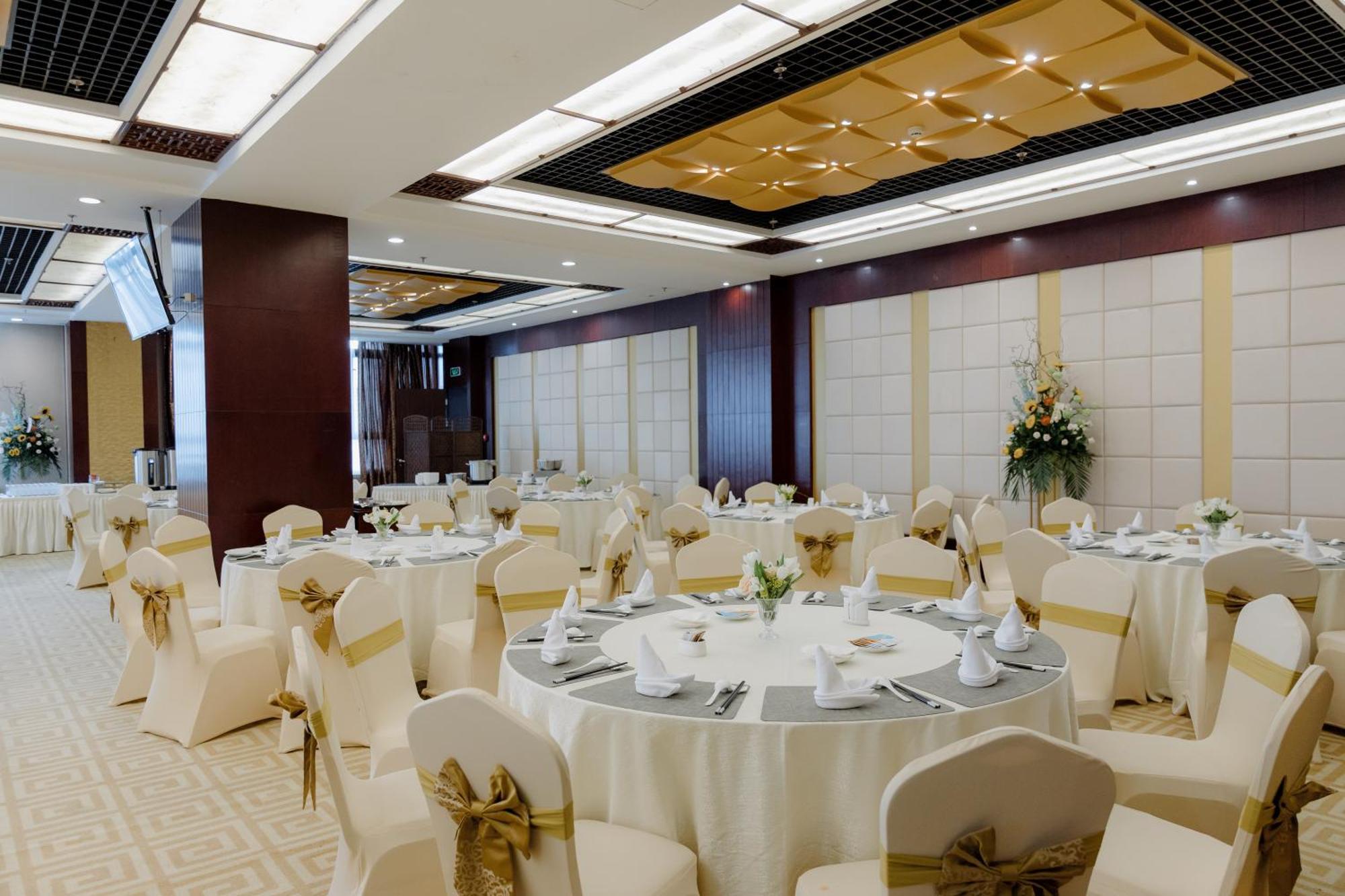 โรงแรม เบจิง พาเลซ โซลักซ์ แอสทานา อัสตานา ภายนอก รูปภาพ A banquet hall